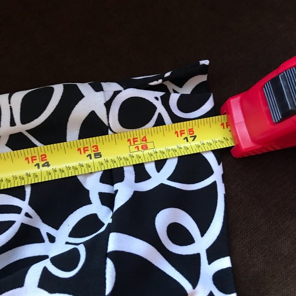 Kenneth Cole Black & White V Neck Squiggly Design Rap Around Tie On Side Sz S - Picture 7 of 10